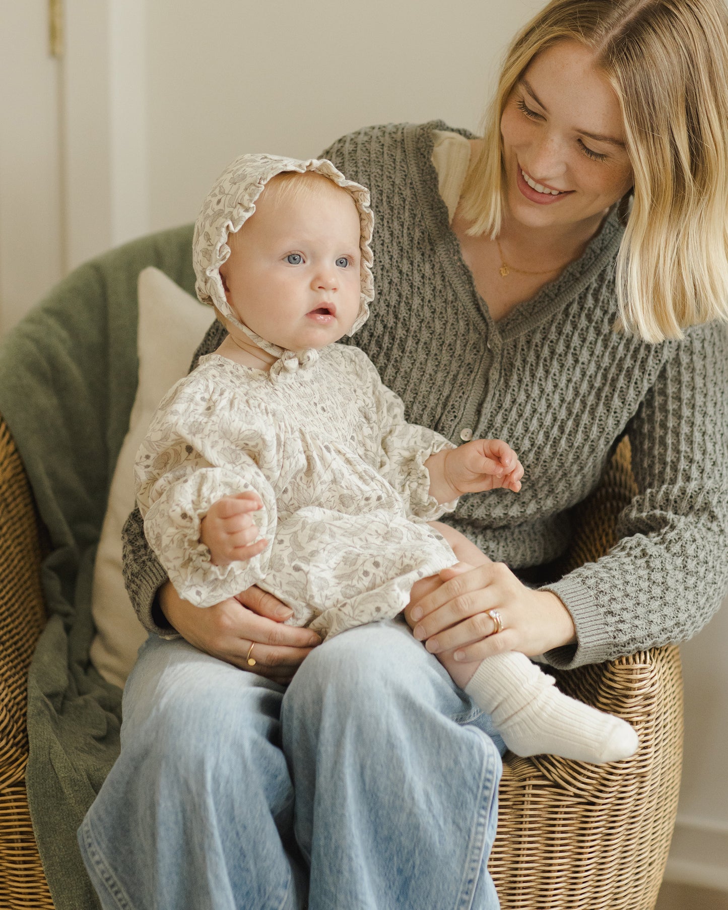 Woven Ruffle Bonnet || Winter Floral